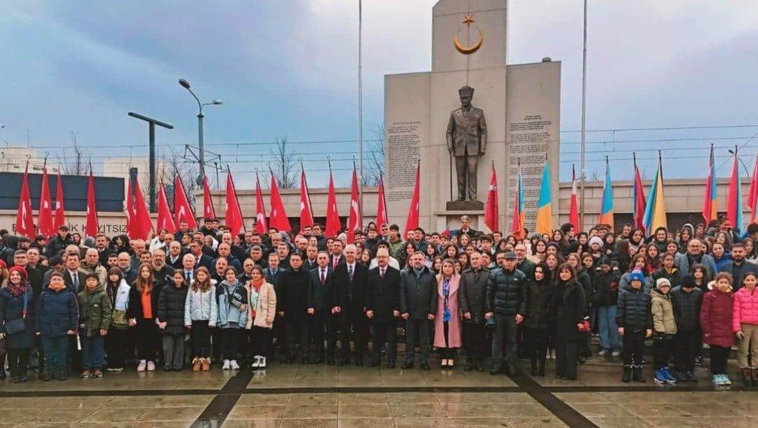 24 KASIM ÖĞRETMENLER GÜNÜ PROGRAMI ATATÜRK ANITI'NA ÇELENK SUNUMU İLE BAŞLADI.