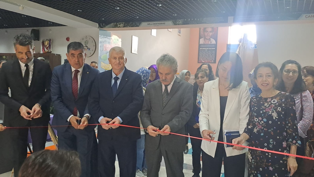 ŞEHİT SELÇUK GÖKDAĞ İLK-ORTAOKULUNDA KÜTÜPHANE AÇILIŞI GERÇEKLEŞTİRİLDİ.